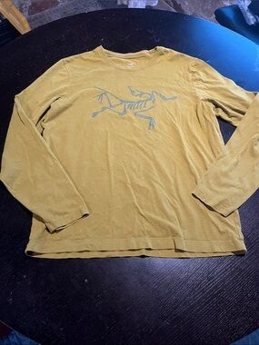 Arc’teryx long sleeve t shirt. Men’s size M.
See flaw.